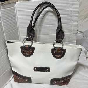 Puntotres White pebble/snake embossed Leather handbag. Made in Spain. Like new